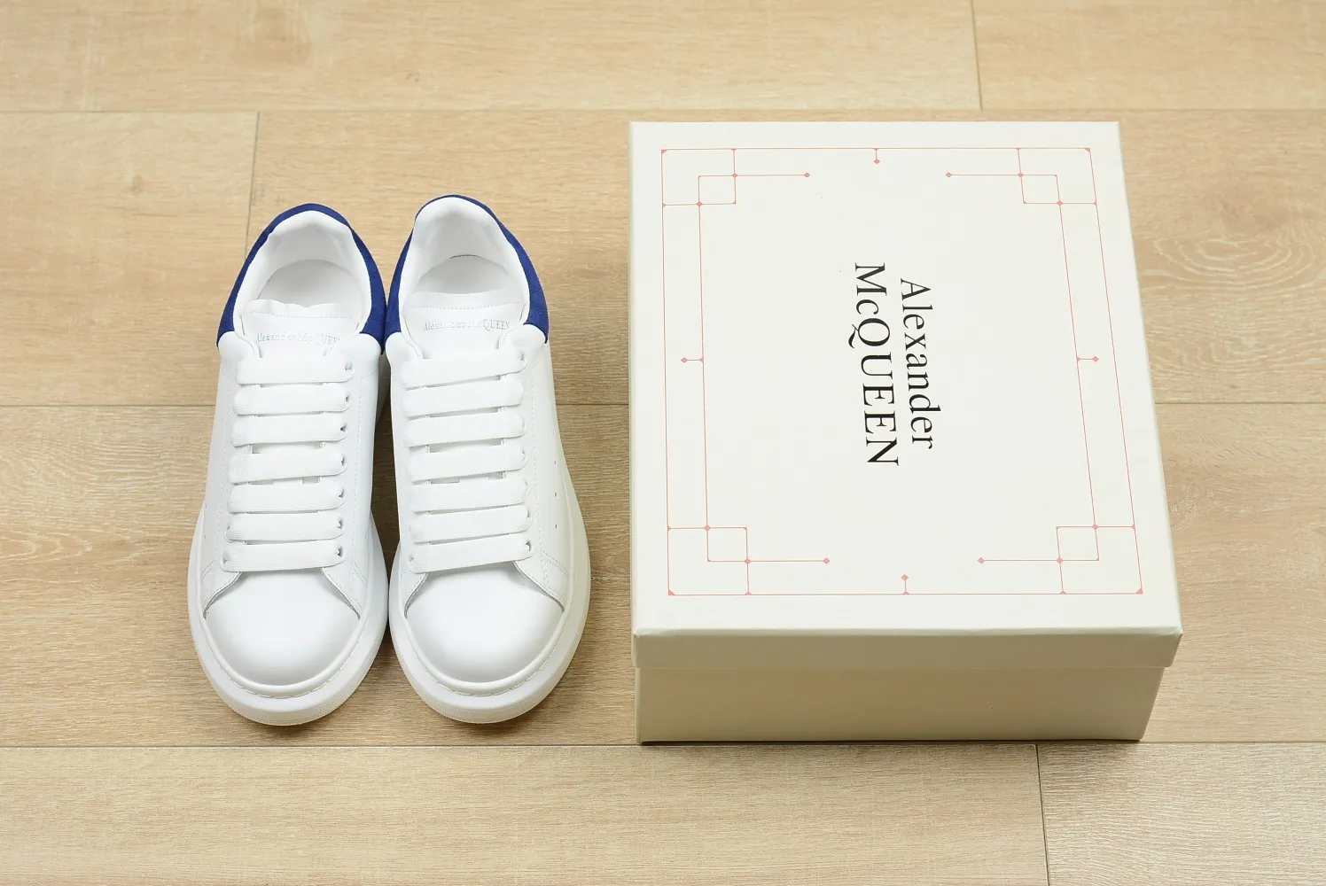 👟👟Ex-factory price 480👟👟 Mc Queen McQueen cowhide blue tail velvet 35-44 ‼ ️‼ ️ Alexa**er McQue**n Paris Fashion Week latest casual fashion sneakers high version ❗️❗️ Variety of fashion and different styles experience ‼ ️‼ ️Female size 34-40 Men’s size 38-44 Comes with full counter packaging